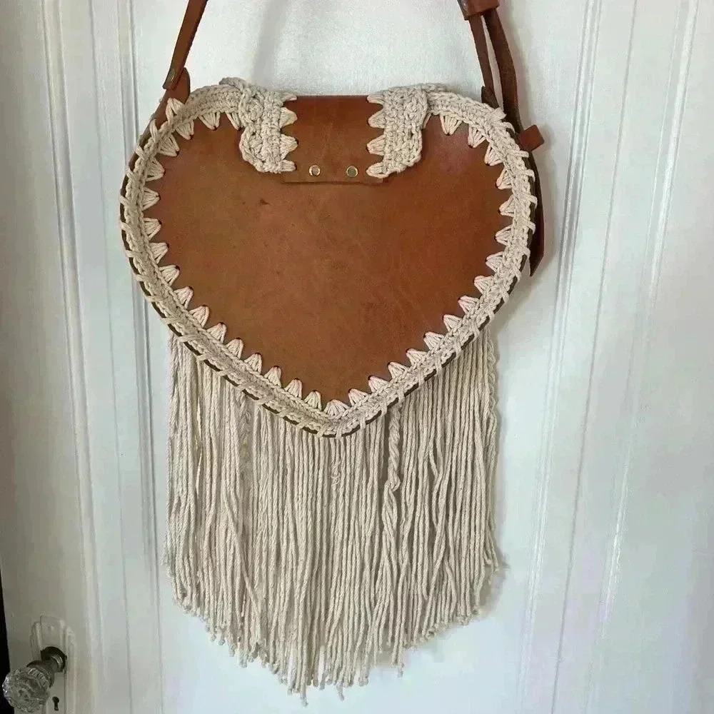 NEW Heart-Shaped Leather bag with macrame from Mexico - Picture 7 of 11
